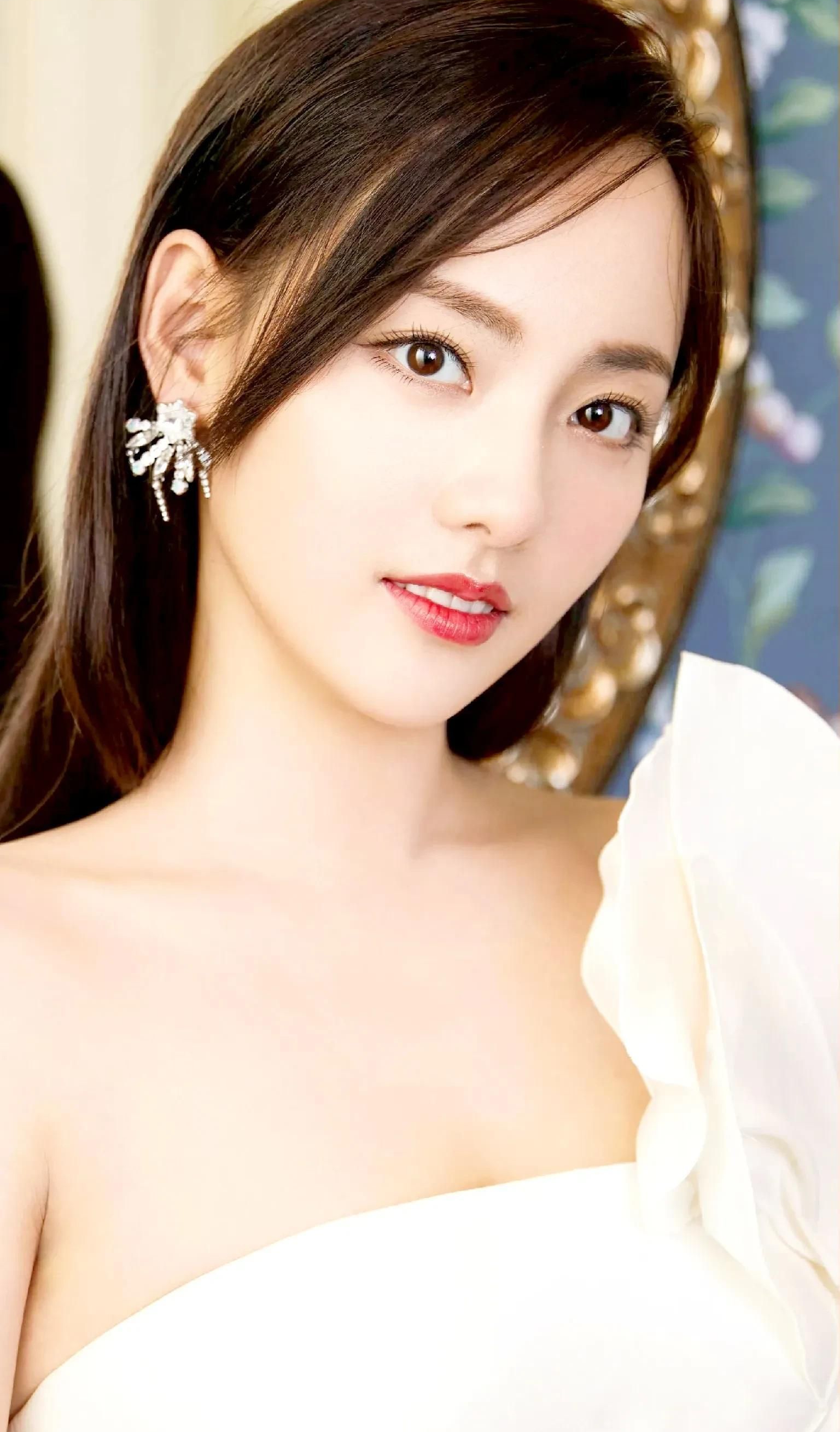 清秀雅丽的张嘉倪姣好的容颜迷人的身姿娇俏可人