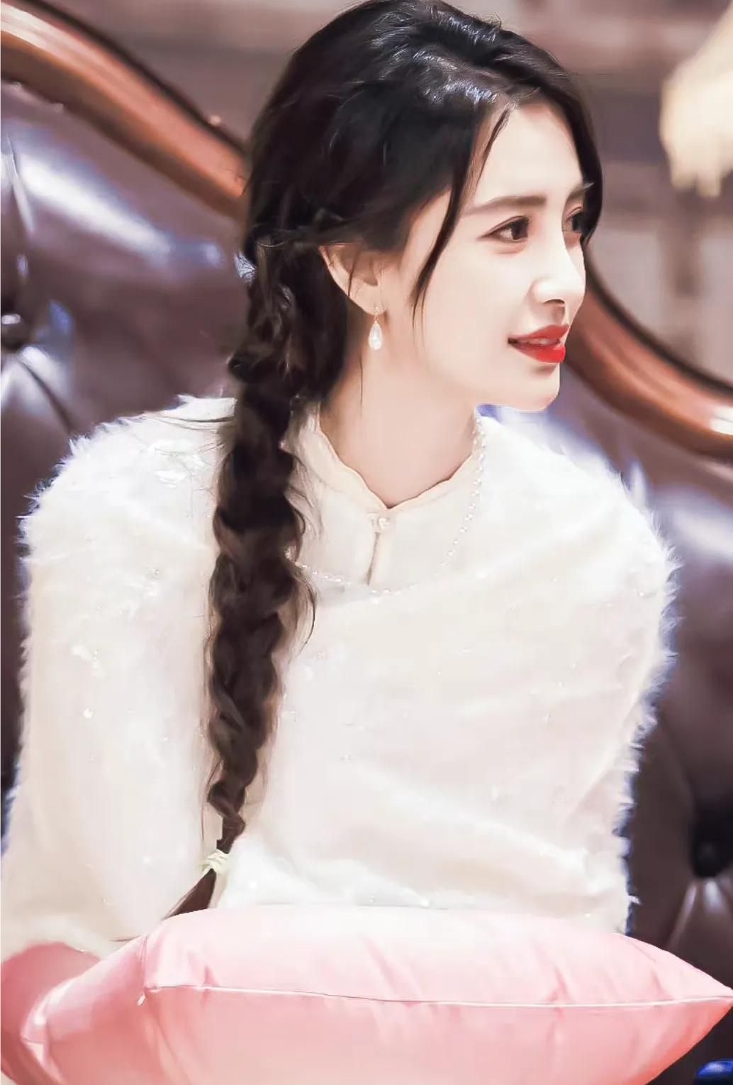 angelababy旗袍加披肩,手握团扇新造型,楚楚动人!__财经头条