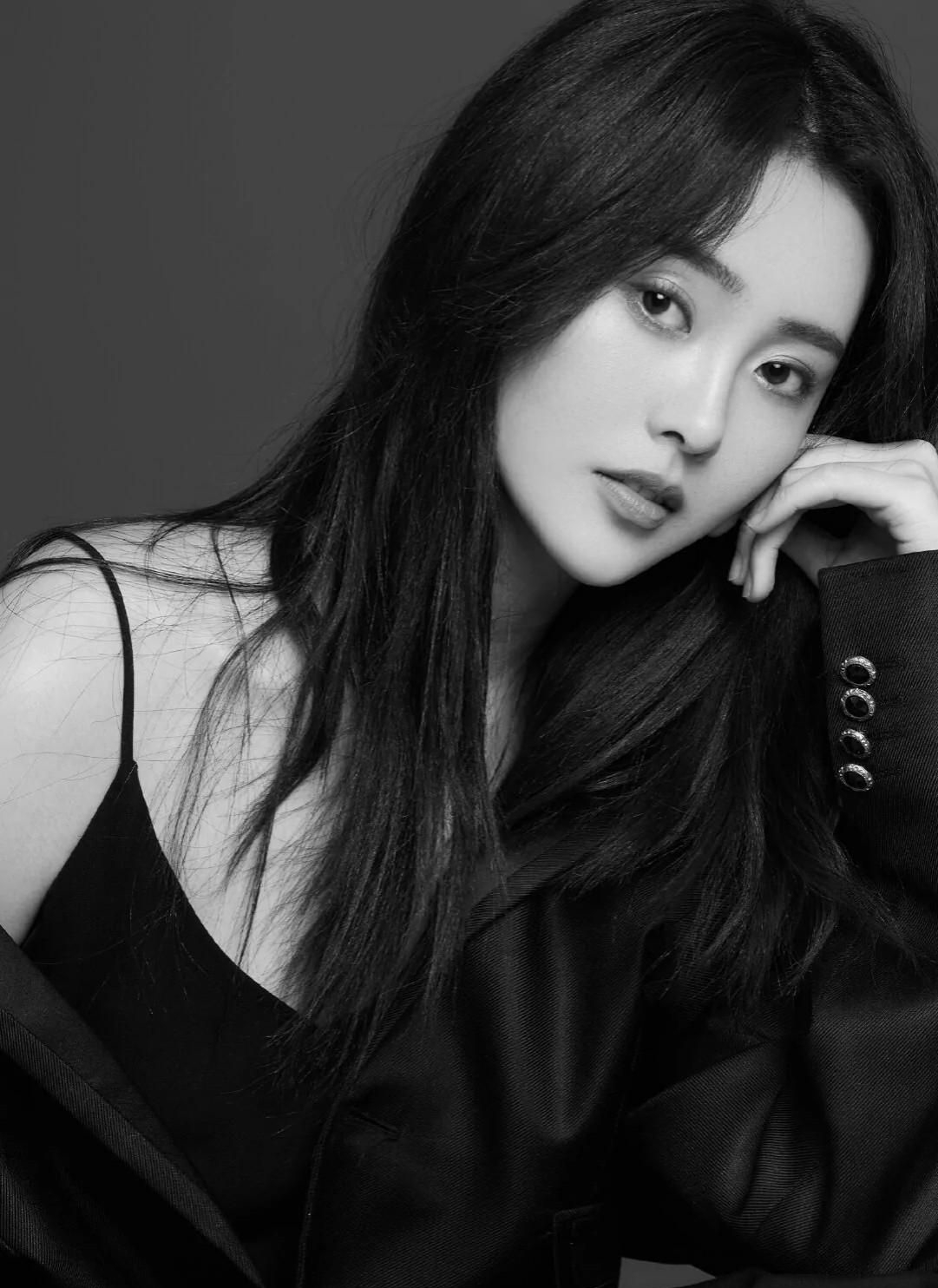 孙晓伦清纯绝美俏丽写真,惊艳迷人!__财经头条