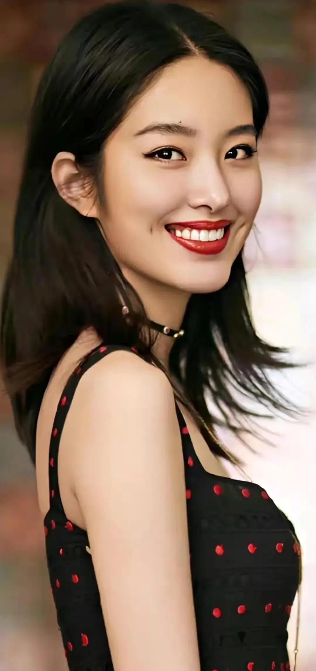 精致优雅的杨采钰俏丽可人温婉秀雅的写真照