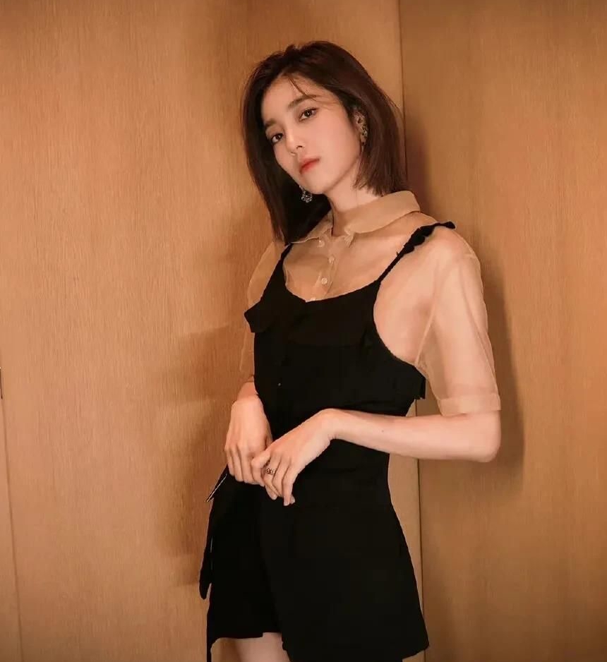 万鹏高清魅力写真,娇媚动人!