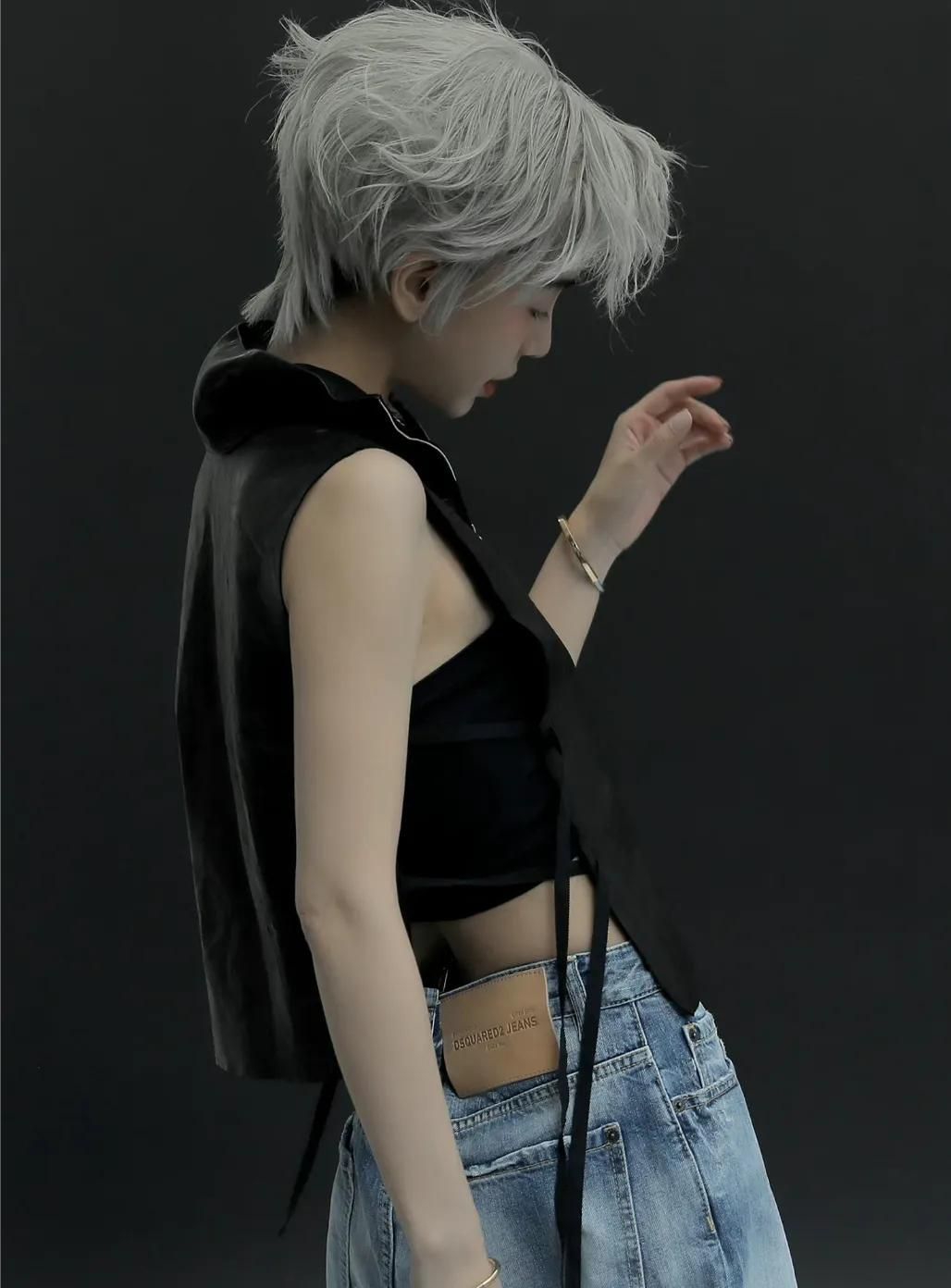 angelababy银色短发美照,聚光灯下如此冷艳神秘,楚楚动人!__财经头条