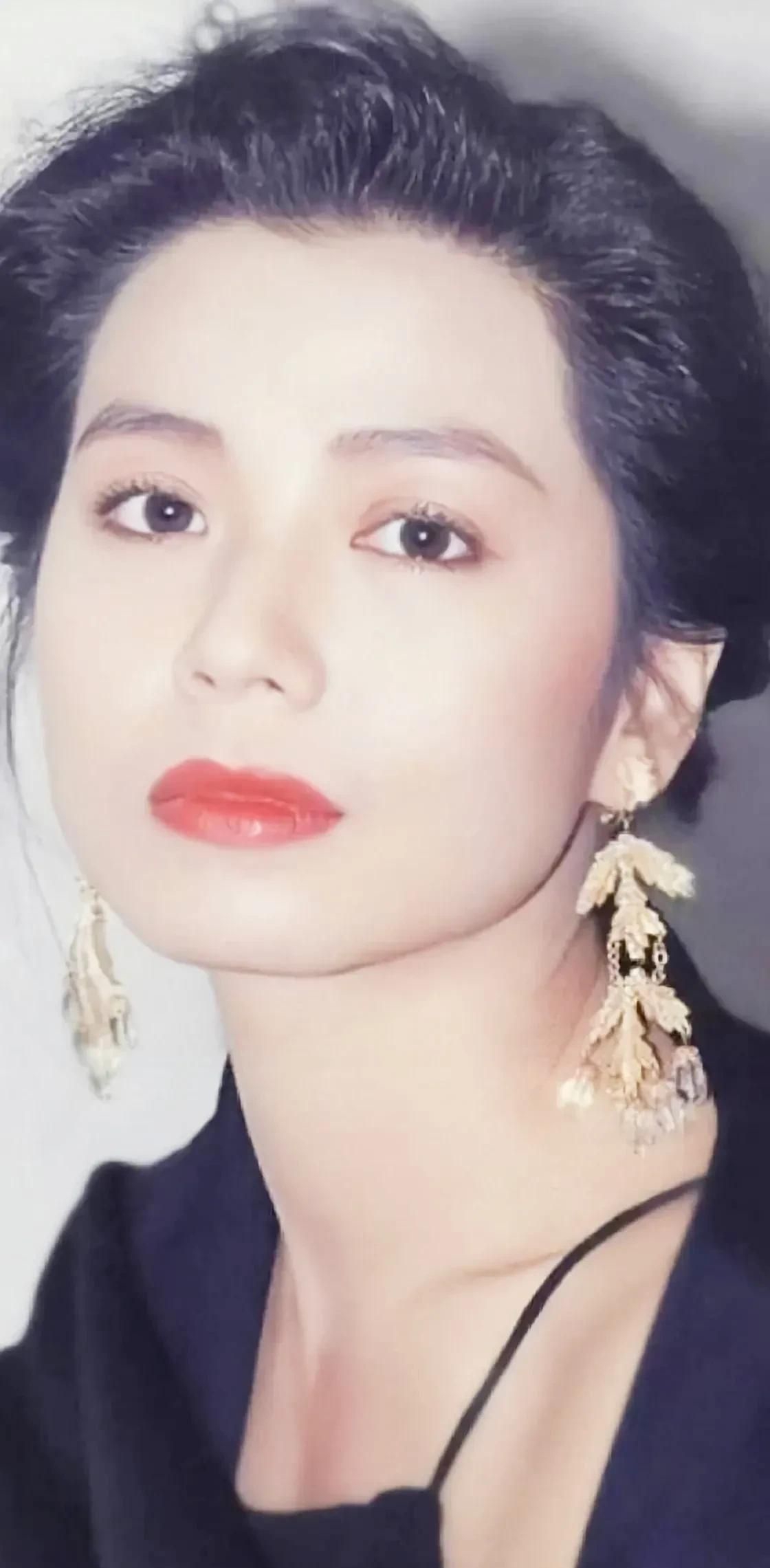 钟楚红,妩媚动人,魅力无限的写真照!__财经头条