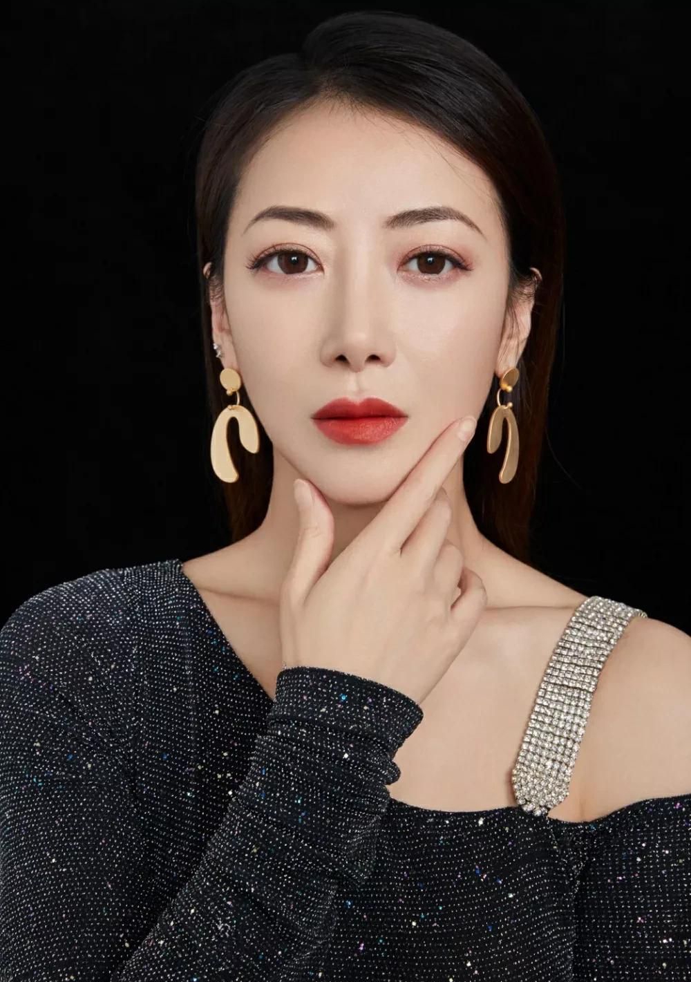 孟茜:芳菲妩媚,时尚俏丽,惊艳迷人!