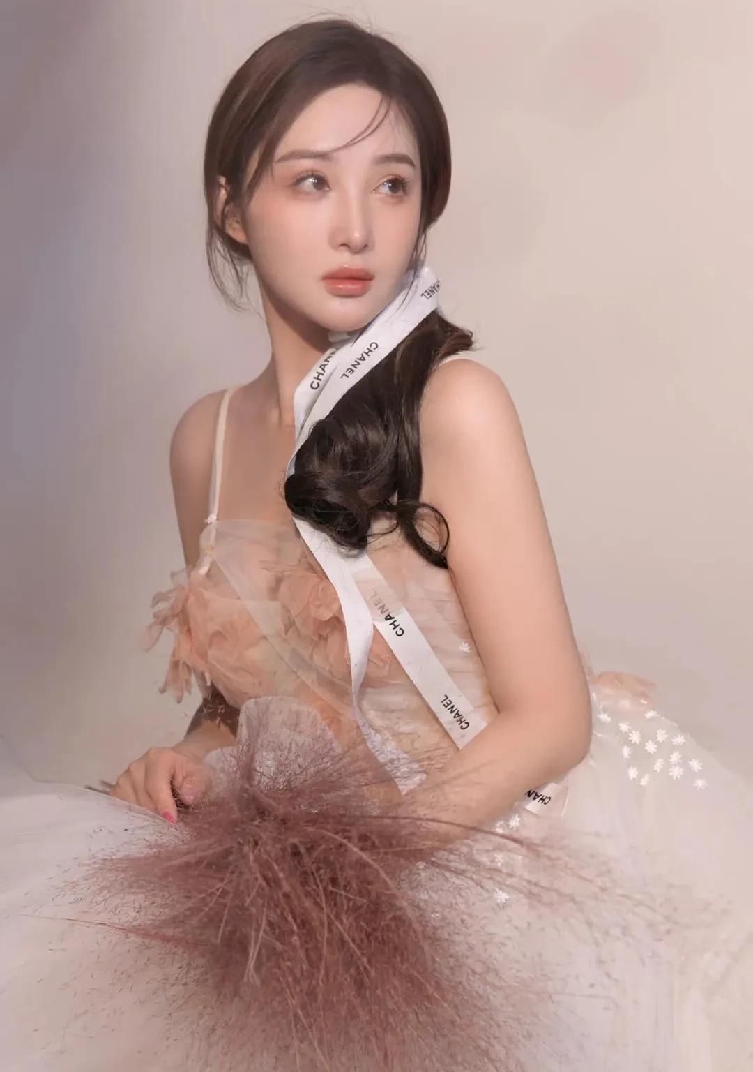 孙嘉璐高清魅力写真,美艳动人!__财经头条