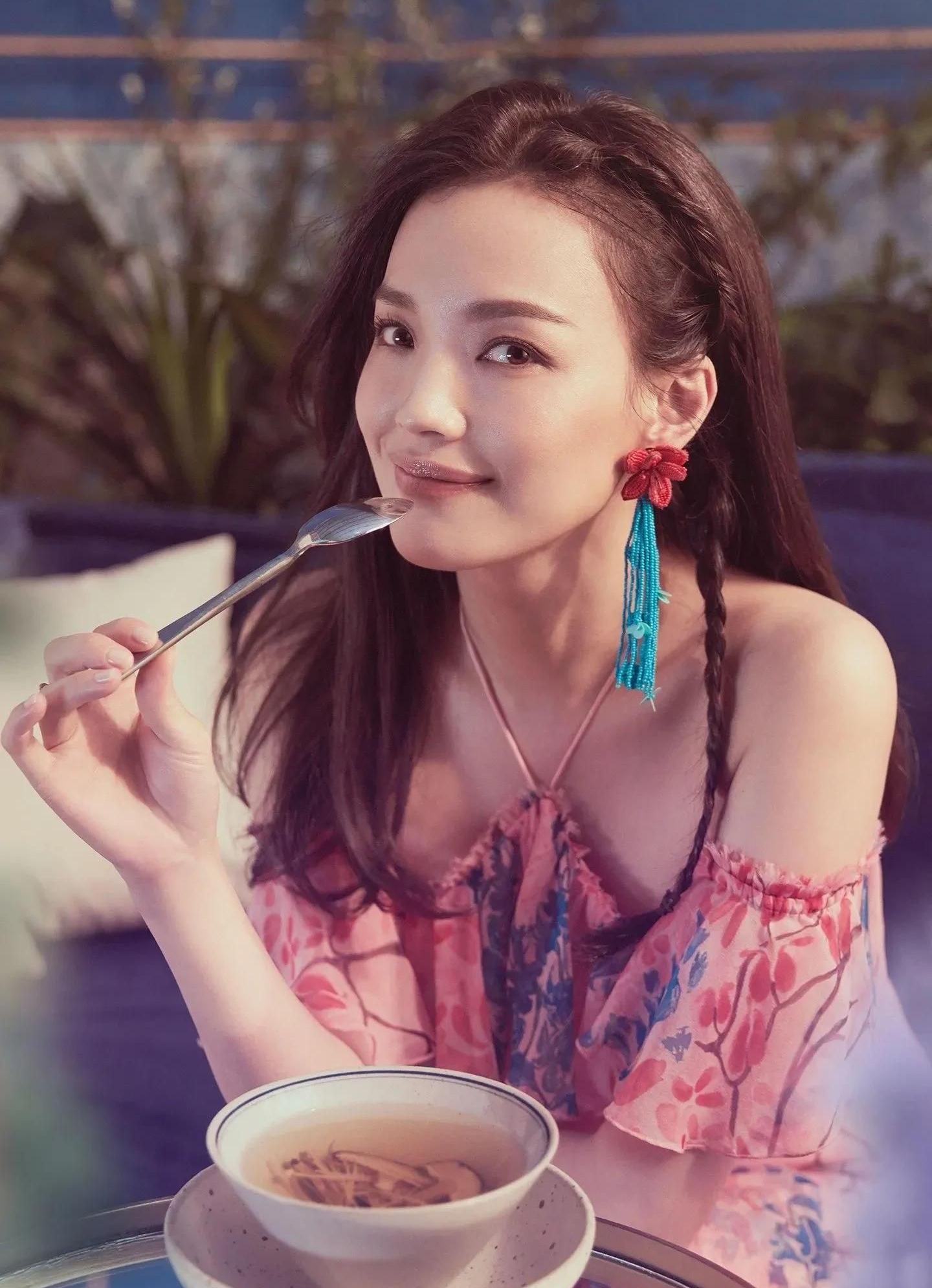 复古红唇卷发的舒淇高贵冷艳美艳动人