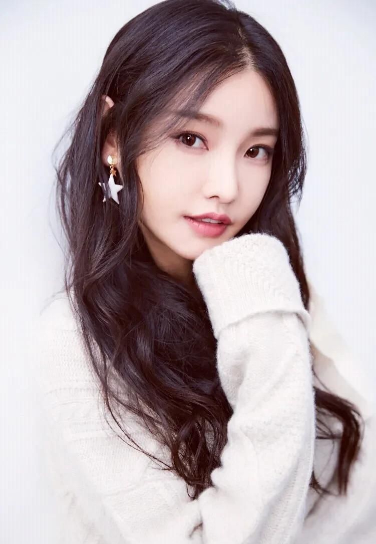 晶女郎童菲,优雅灵动,惊艳迷人!__财经头条