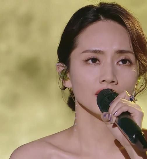 刘惜君大美女,魅力表情!__财经头条