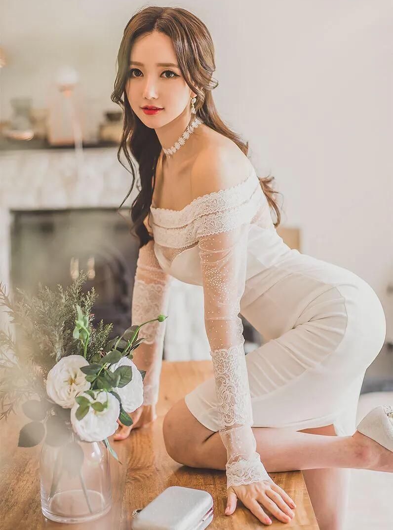 李妍静:这身材,这颜值简直无懈可击,优雅迷人!__财经头条