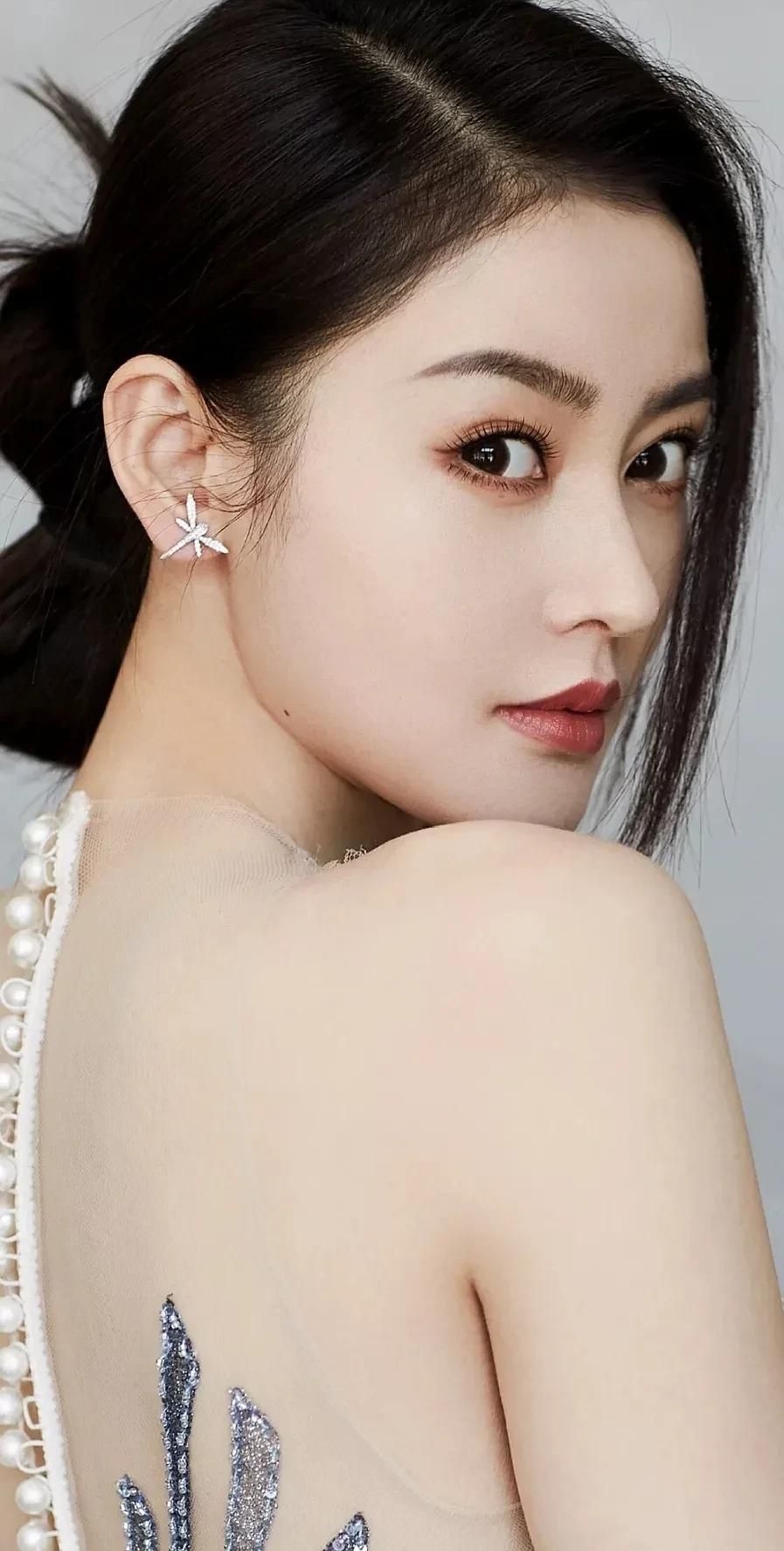 张天爱婀娜多姿清纯写真,优雅迷人!__财经头条