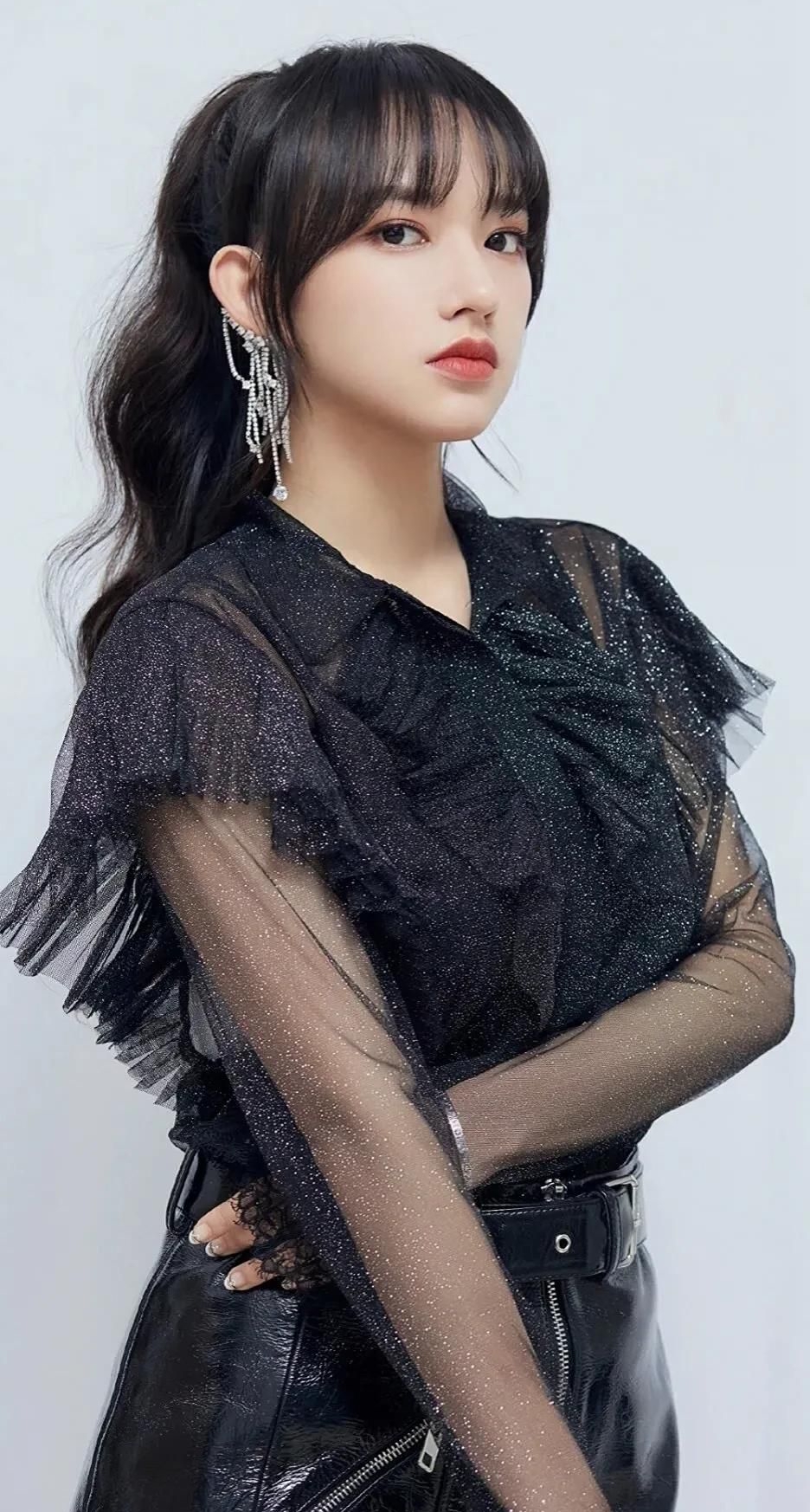 程潇风姿绰约俏丽写真,时尚俏丽!