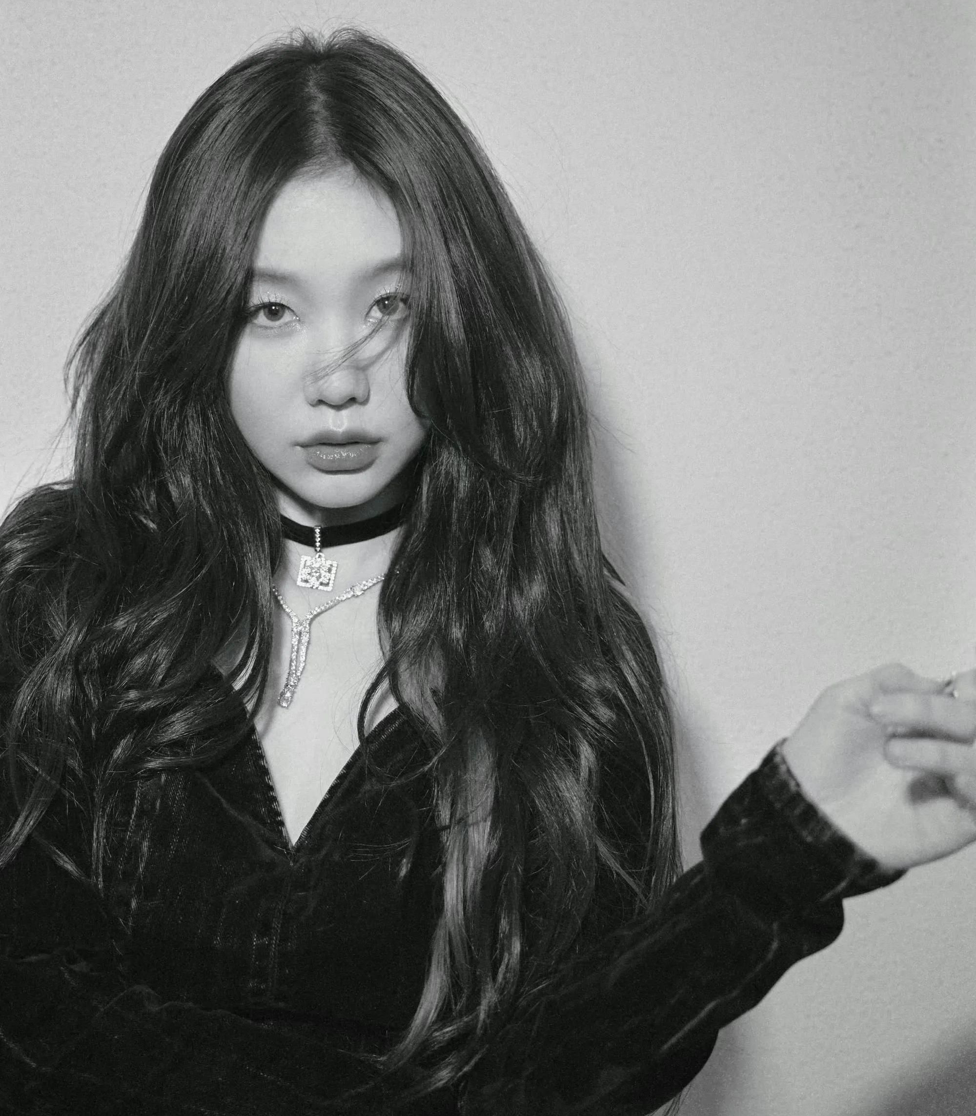 徐梦洁冷魅质感写真,一身黑甜妹变身冷艳,拽酷御姐!