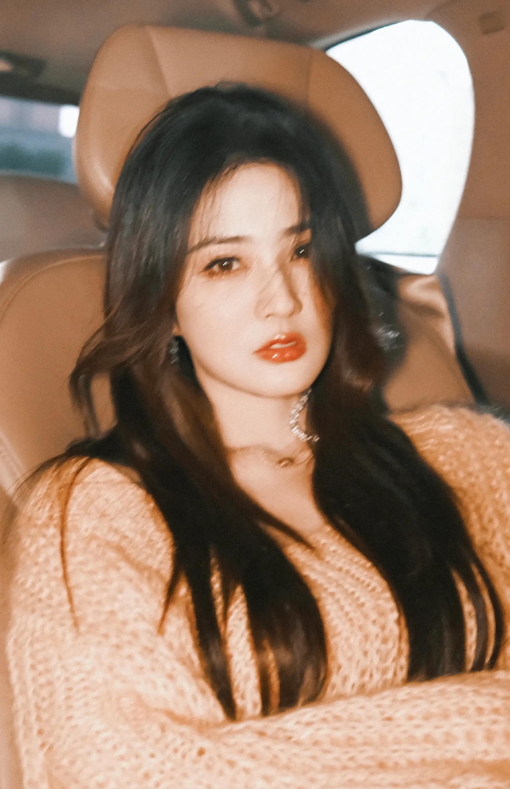 徐璐优雅美照,甜美可爱,妩媚动人!_高清图集_新浪网