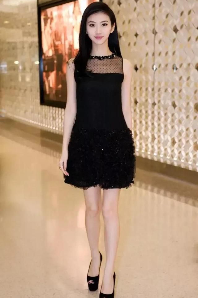 景甜身材长相甜美,优雅迷人!