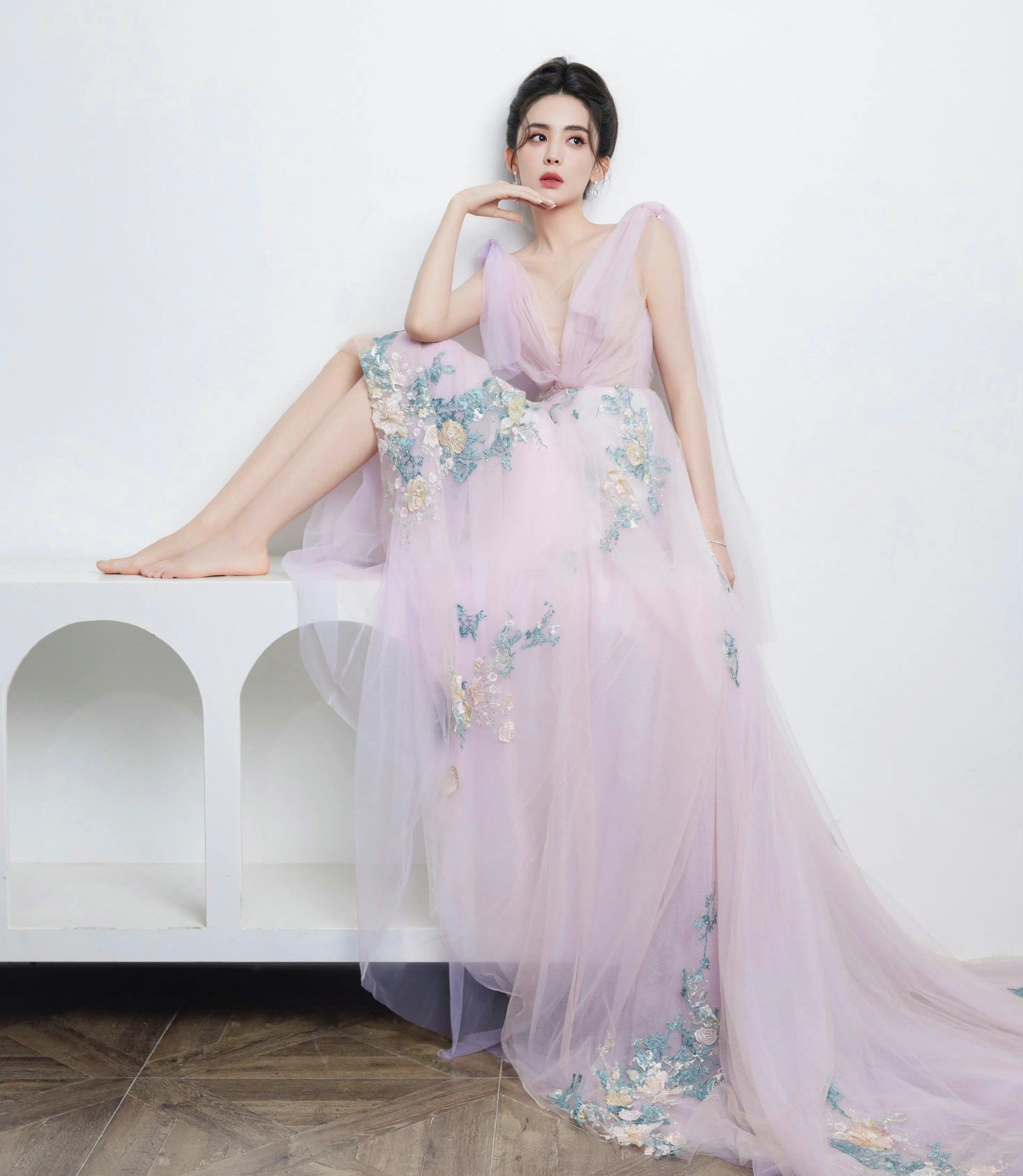 古力娜扎紫色纱裙照,清新唯美,像极了童话中的小公主!__财经头条