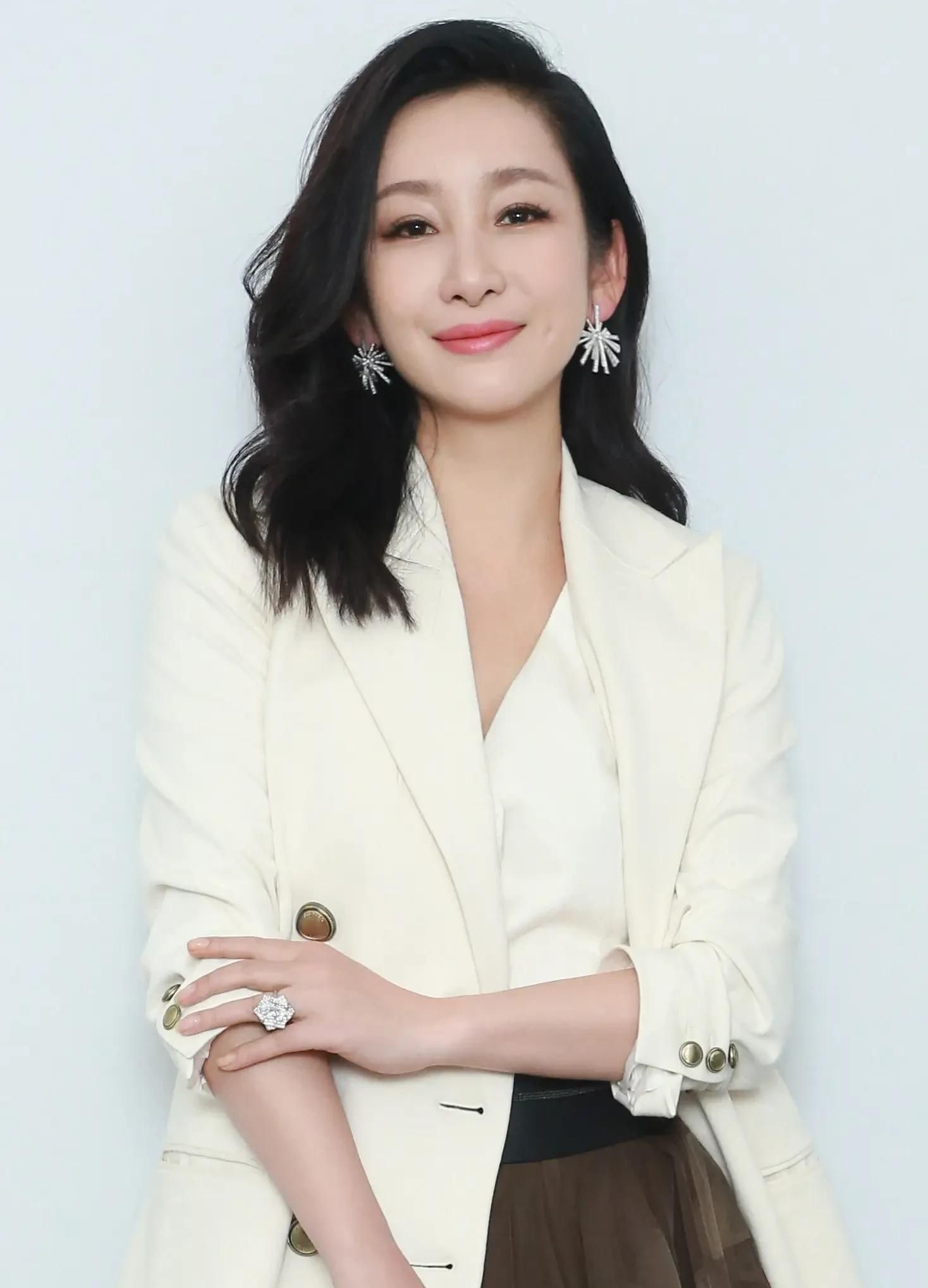 娇俏女神秦海璐,高贵冷艳,楚楚动人!_高清图集_新浪网