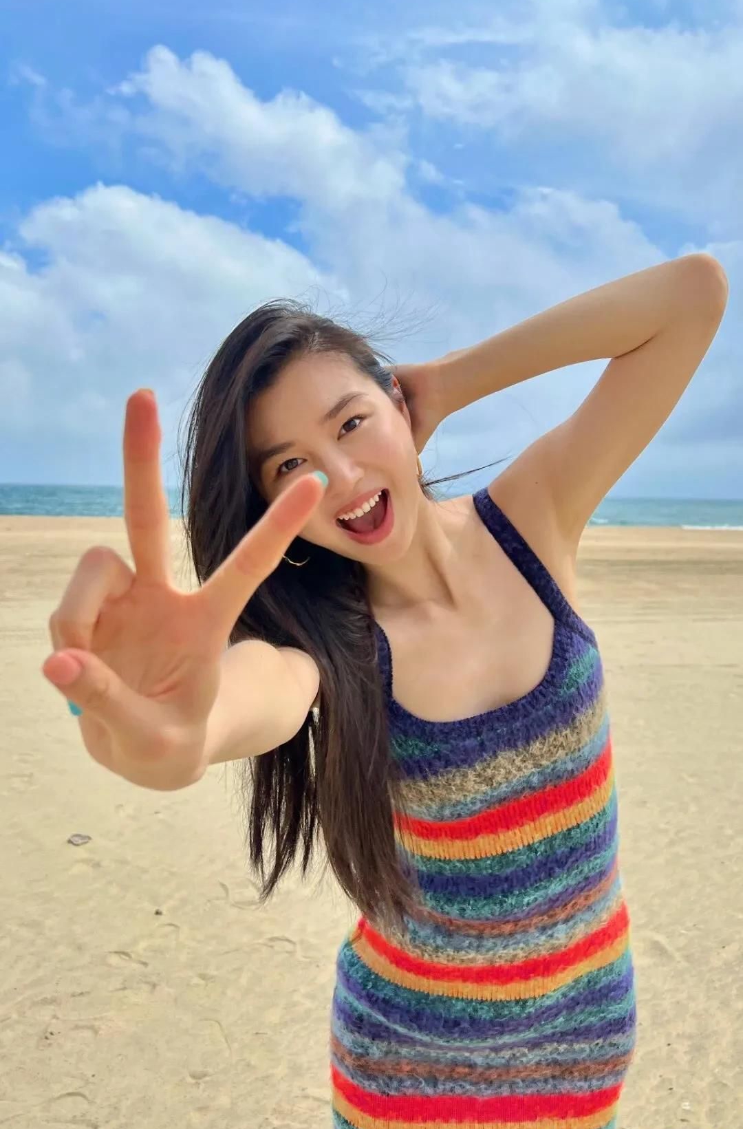 陈瑜高清淡雅时尚写真,娇俏可人!_高清图集_新浪网