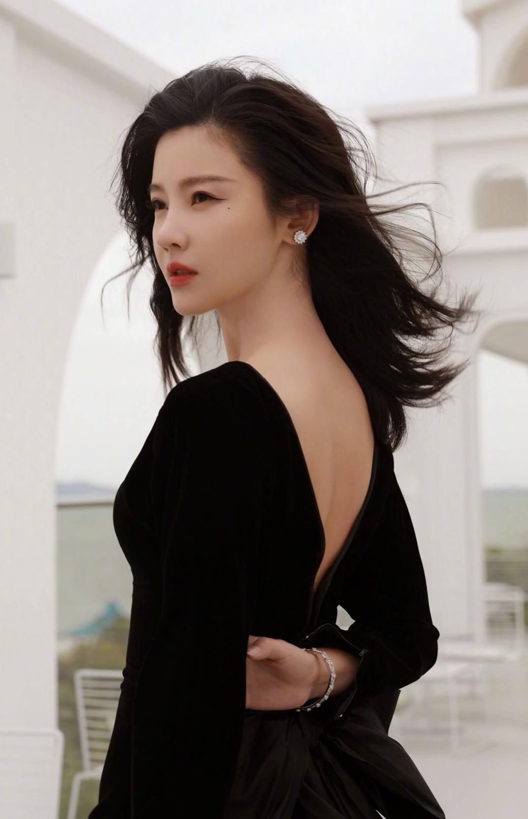 杨子姗高清淡雅时尚写真楚楚动人