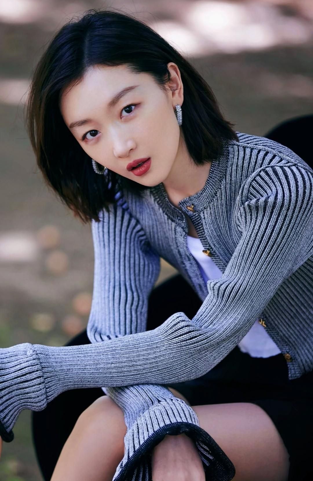 周冬雨高清俏丽美照楚楚动人