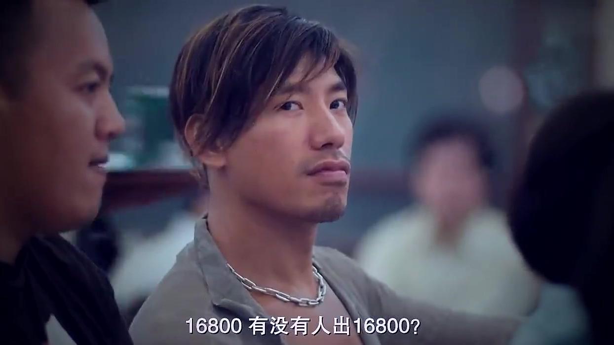 乌鸦在古惑仔电影中经典招牌动作,就掀桌子