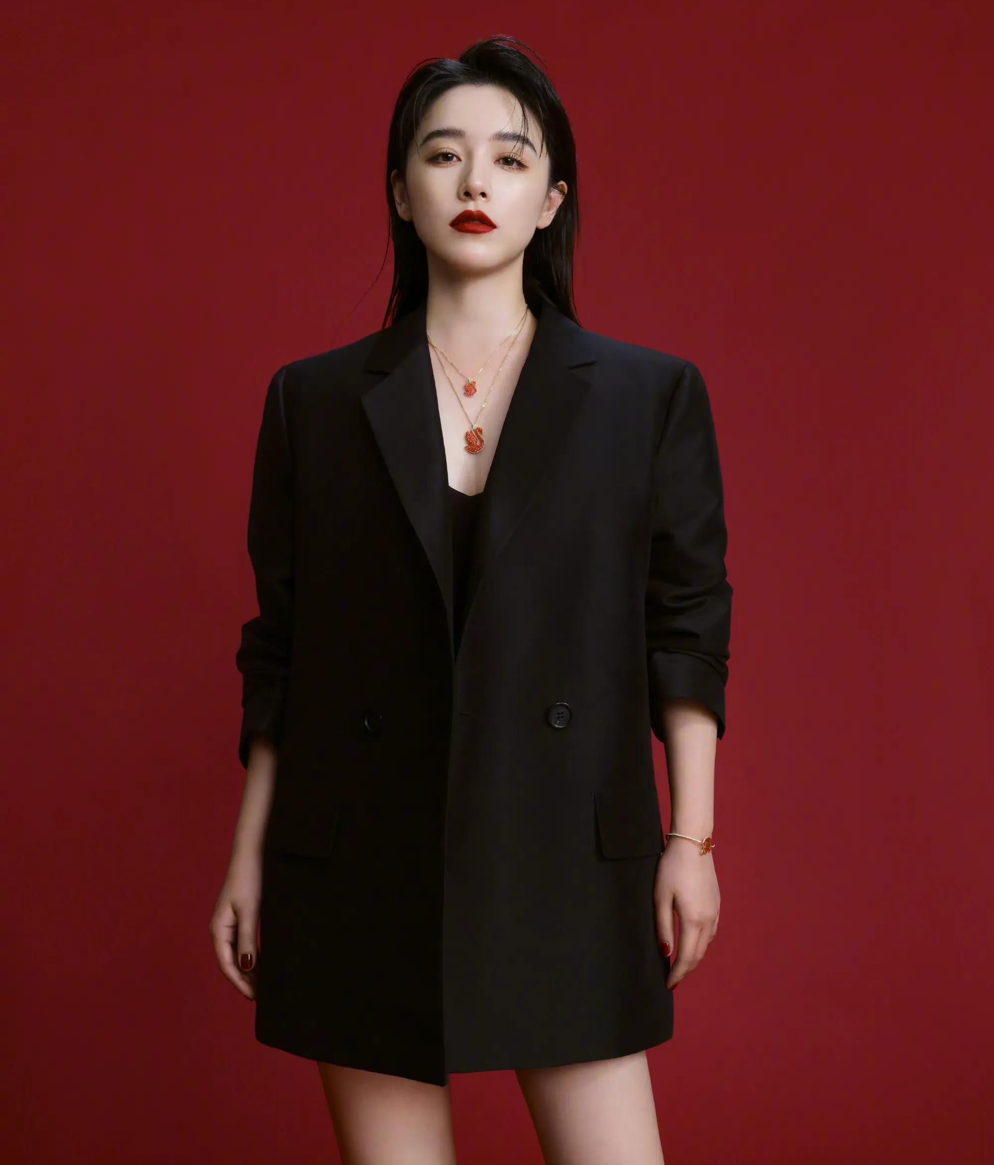 阚清子黑色深v长裙写真,优雅大气,楚楚动人!_高清图集_新浪网