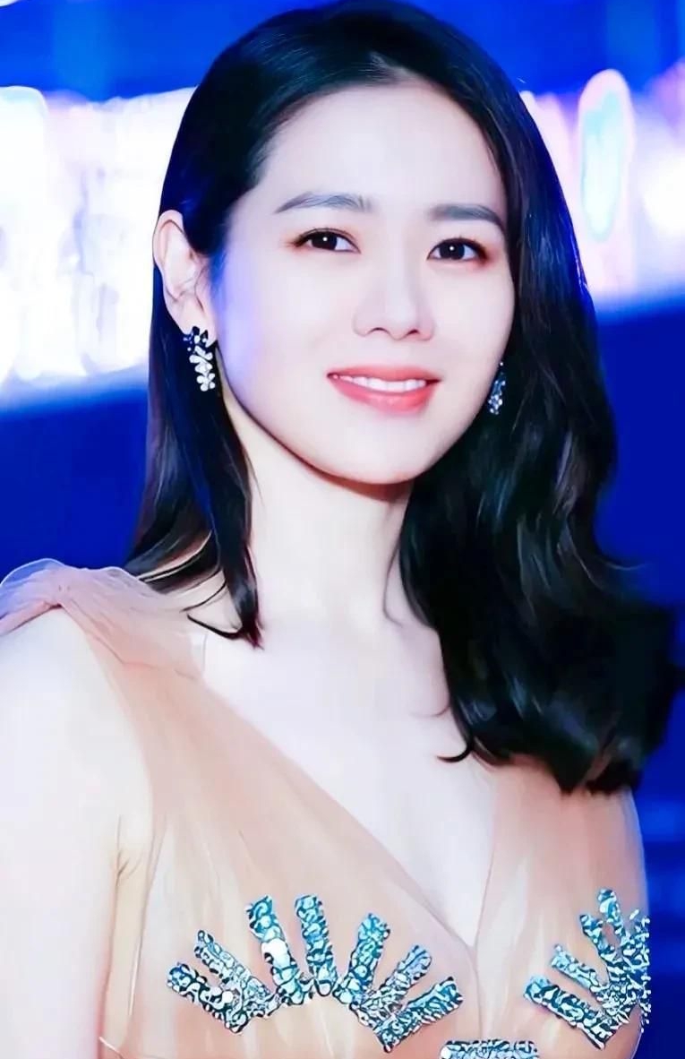 孙艺珍明艳动人清新灵动的写真