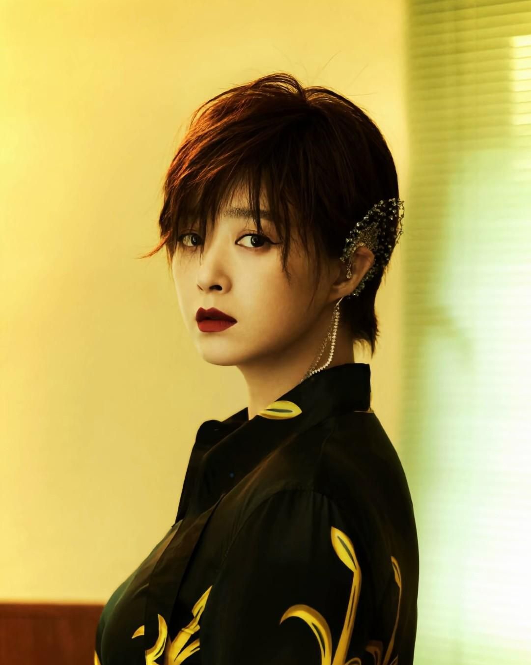 蒋欣高清冷艳美照,惊艳迷人!__财经头条