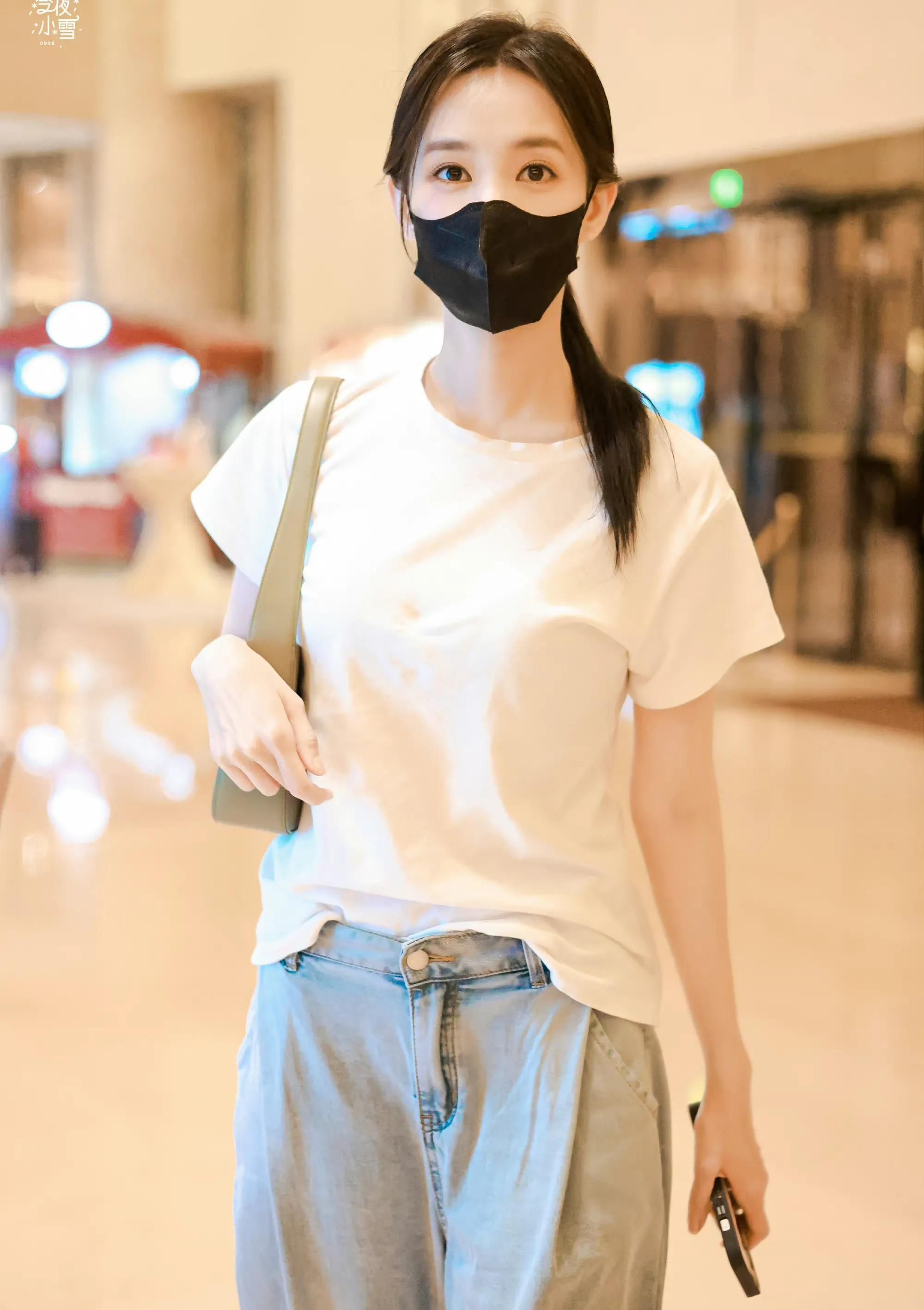 李一桐戴着口罩微笑肤白貌美玲珑精致
