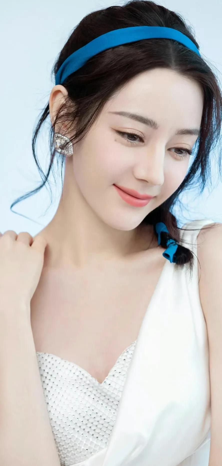 迪丽热巴高清淡雅俏丽写真,清纯可人!