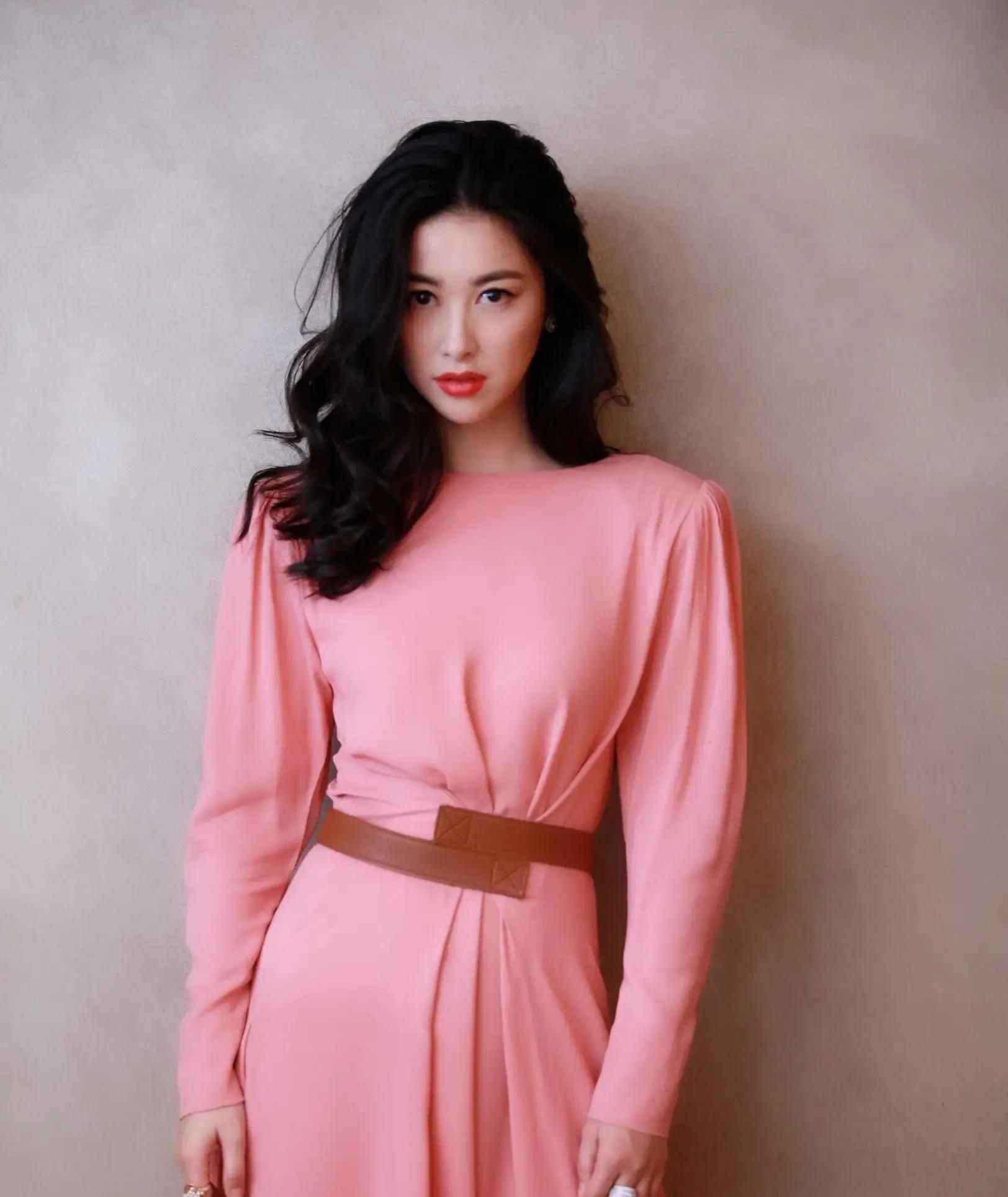 娇艳美女朱珠淡雅娴静明艳动人
