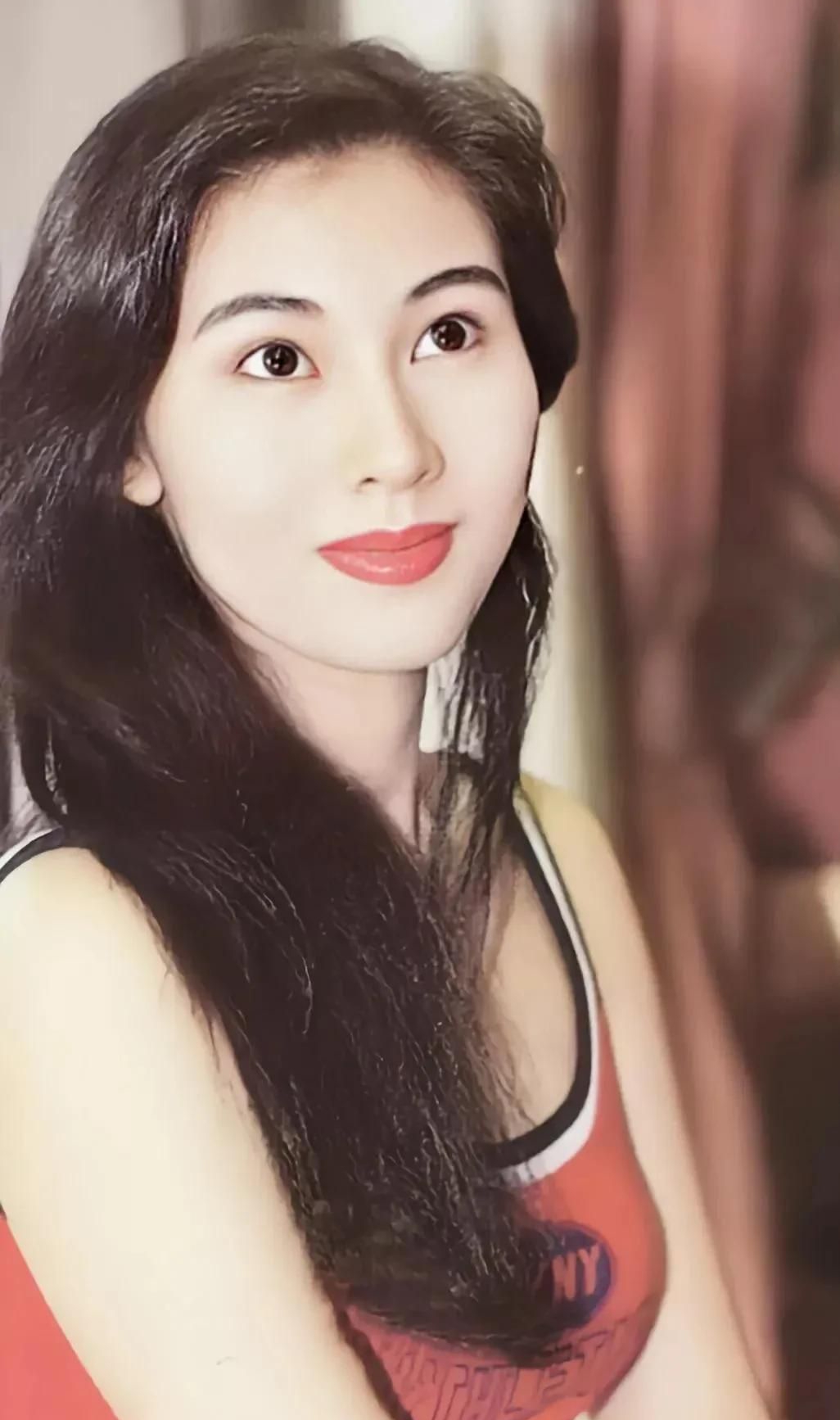 李嘉欣高清淡雅时尚写真,优雅迷人!__财经头条