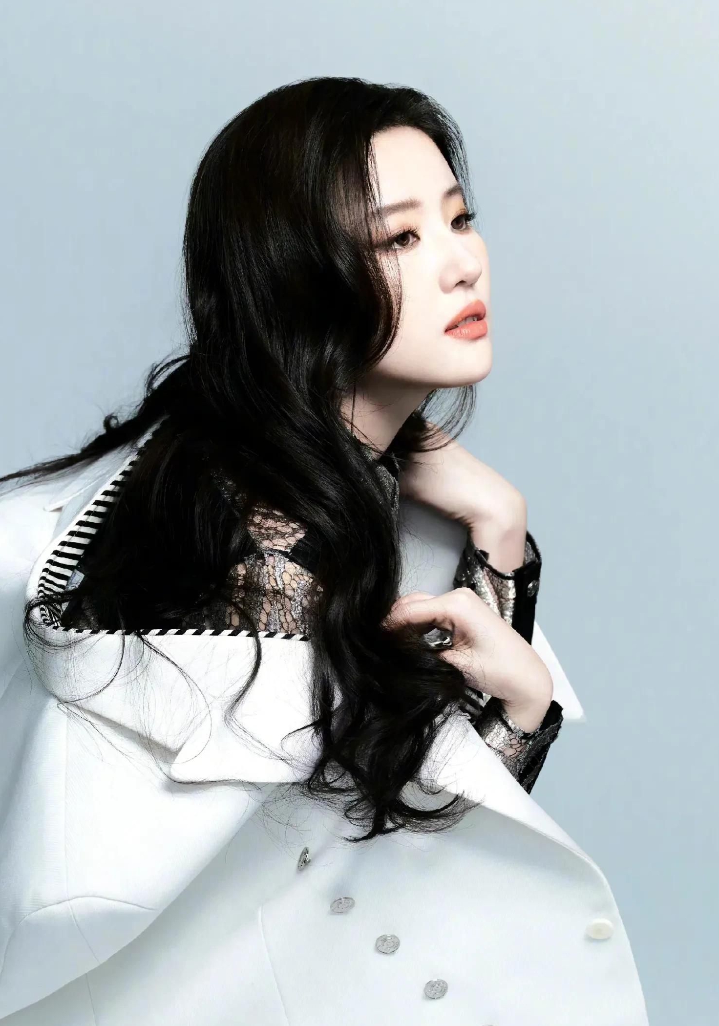 倾国倾城貌的刘亦菲,楚楚动人,温婉秀雅的写真照!