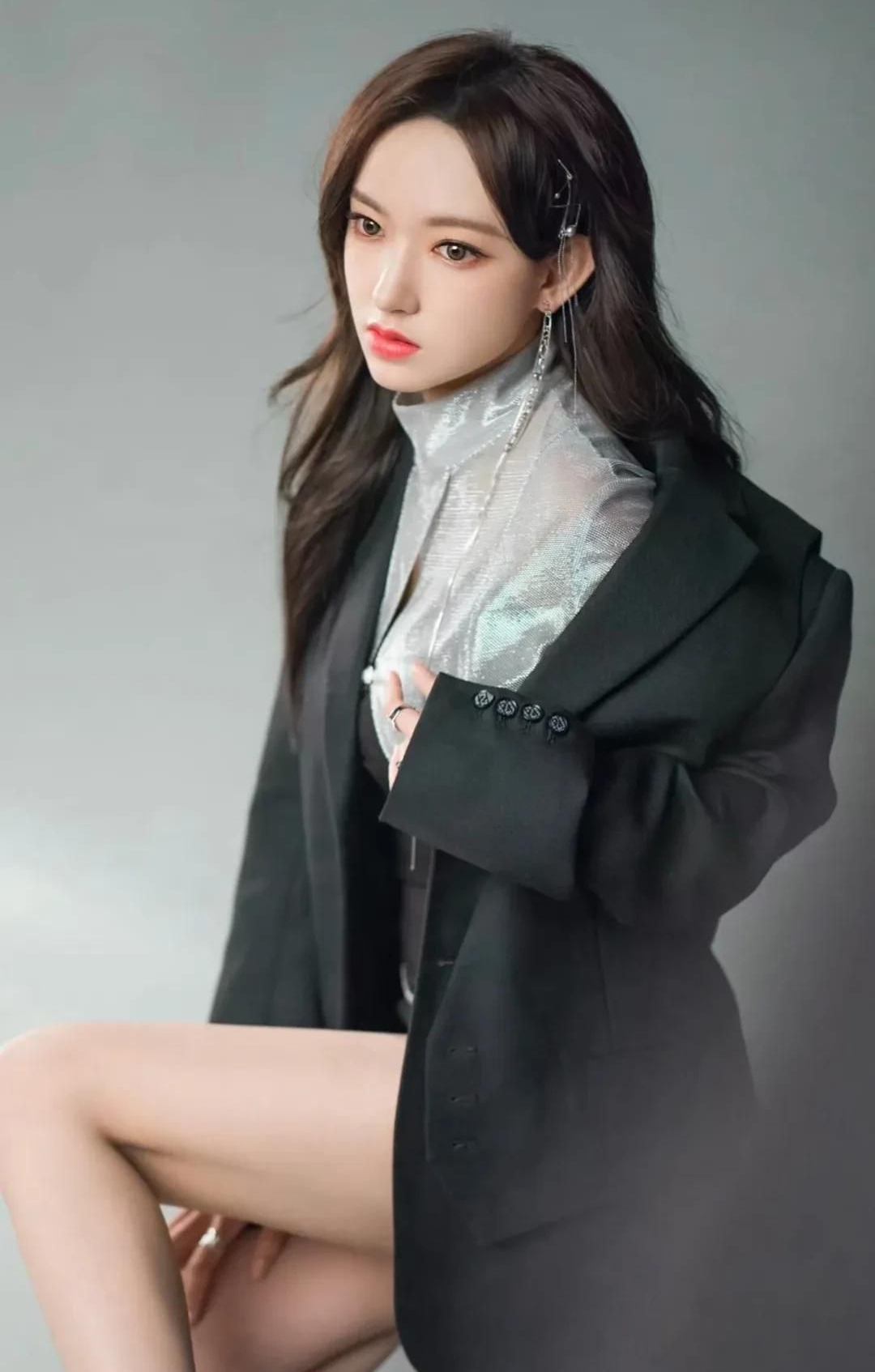 程潇端庄优雅娴静写真,时尚俏丽!__财经头条