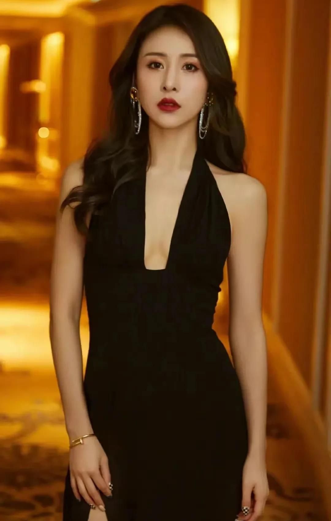 贾青:美艳动人,绝美迷人写真!__财经头条