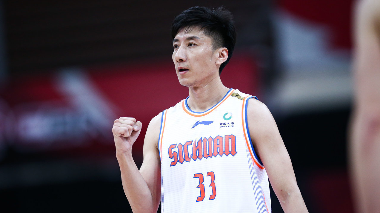 韩硕杀入内线高难度换手上篮造2 1 老将的经验发挥得淋漓尽致