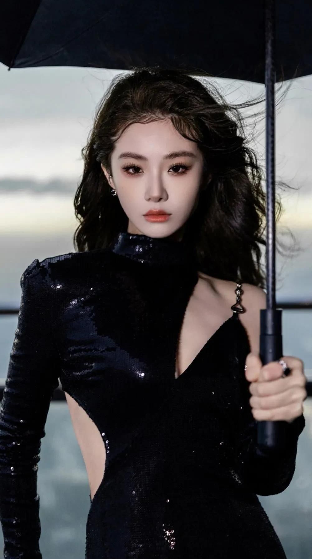 喻言端庄优雅恬静写真,美艳动人!__财经头条