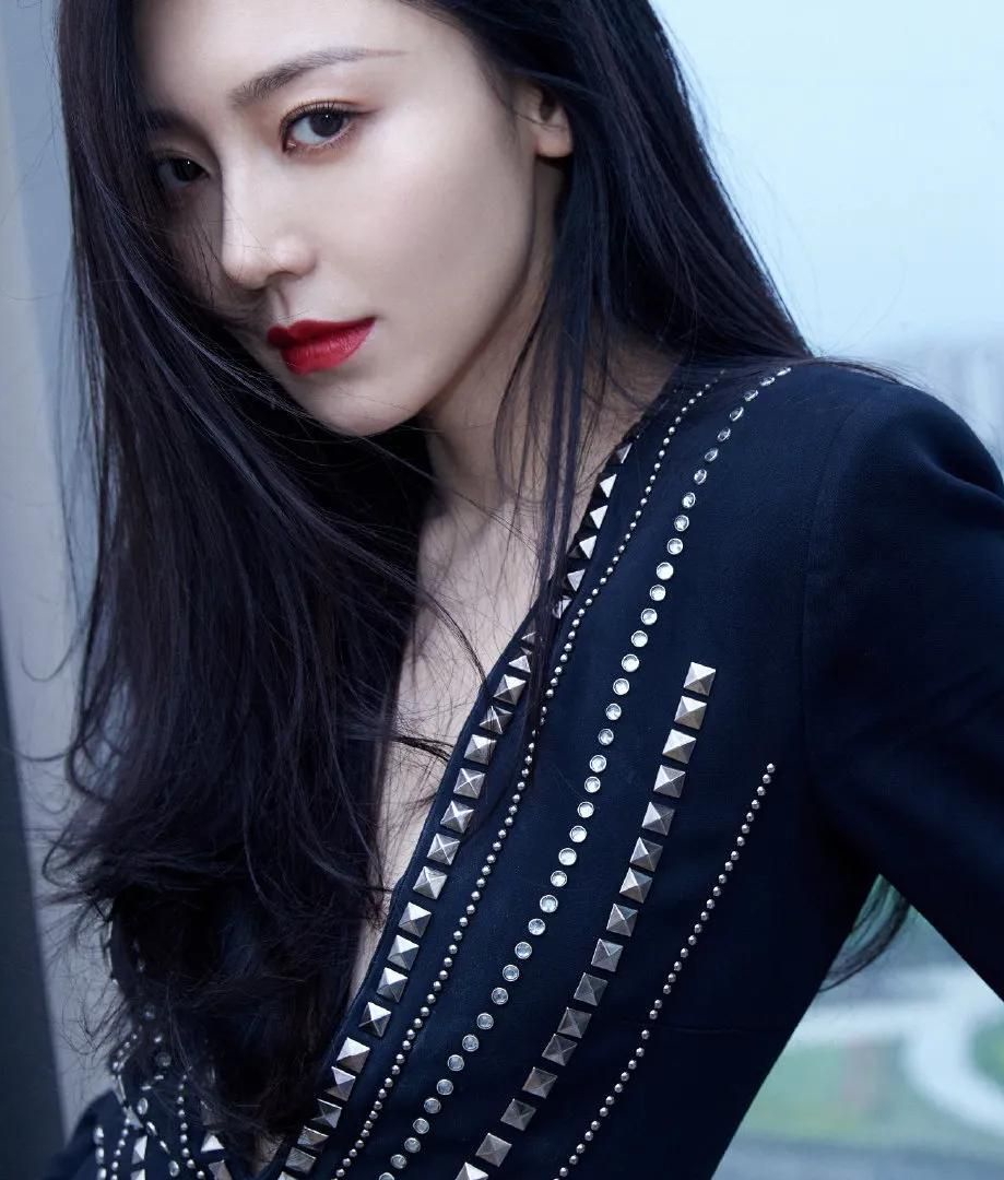 女星黄梦莹写真清纯绝美楚楚动人