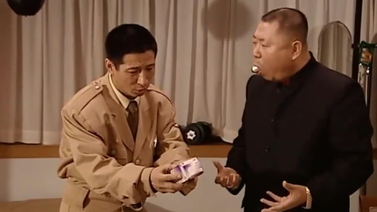 马大帅:彪哥吞灯泡进医院,不料却碰到马大帅,彪哥:你也吞了?