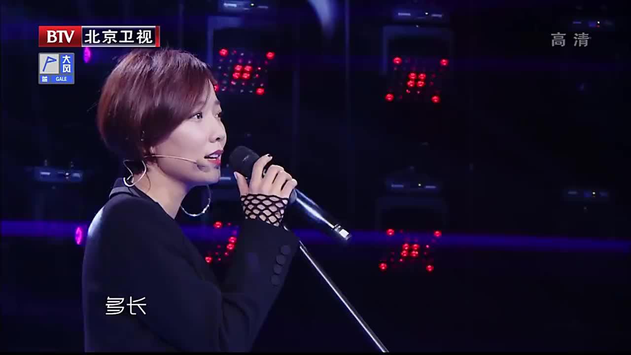 王珞丹唱歌这么好听,与姚晨同台一首《当时的月亮》,回味无穷