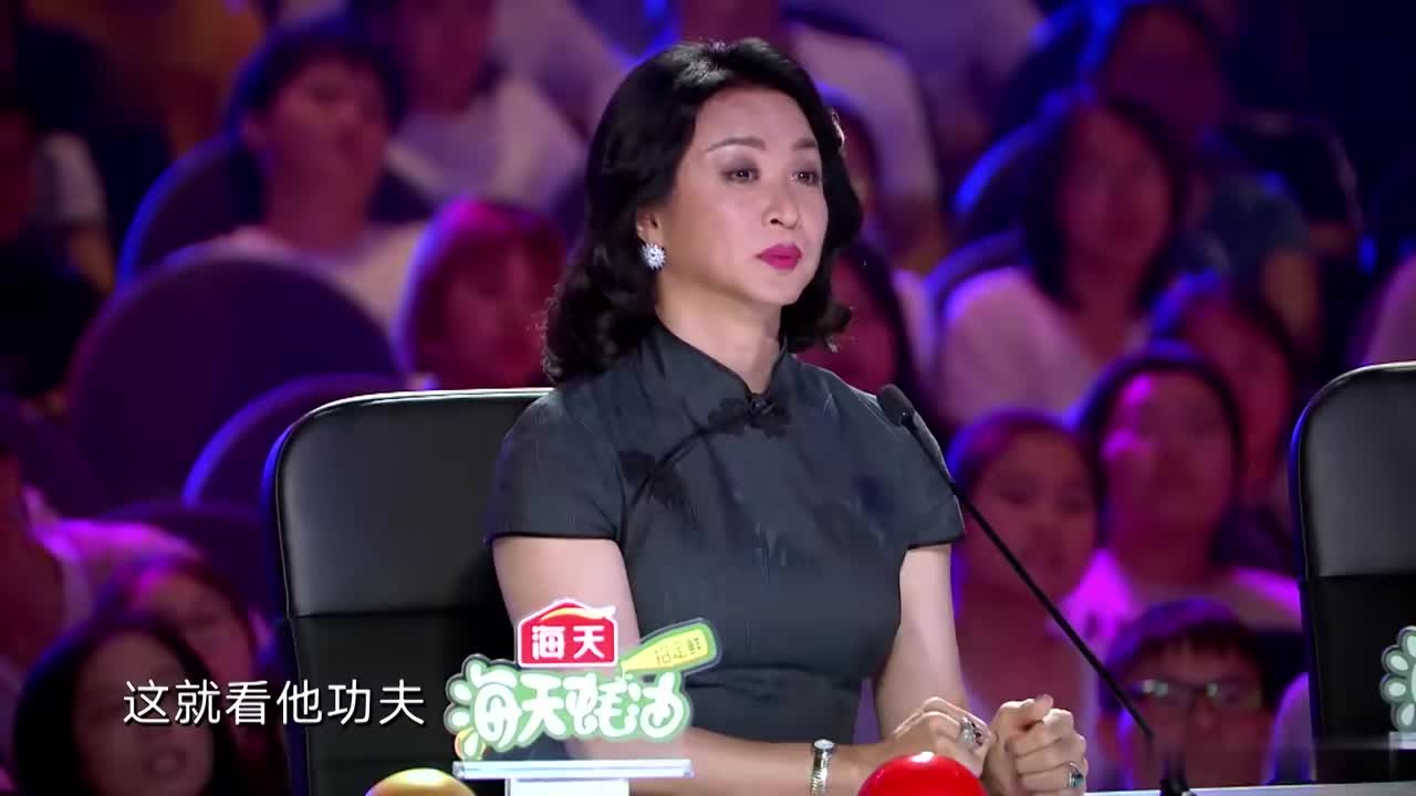 魔幻水晶球表演是近年来新诞生的一种表演形式…… 为您推荐: 达人秀