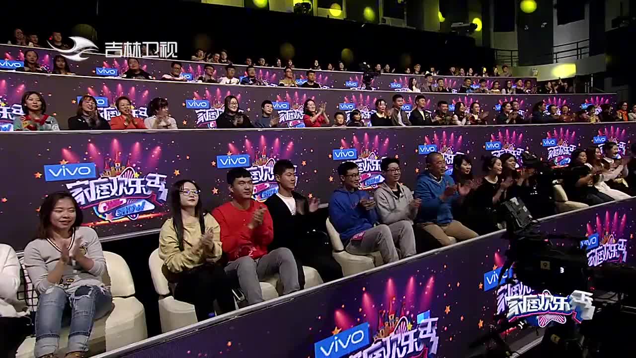 寒冬腊月组合演唱《爱是你我》,唱功绝对是专业级别!