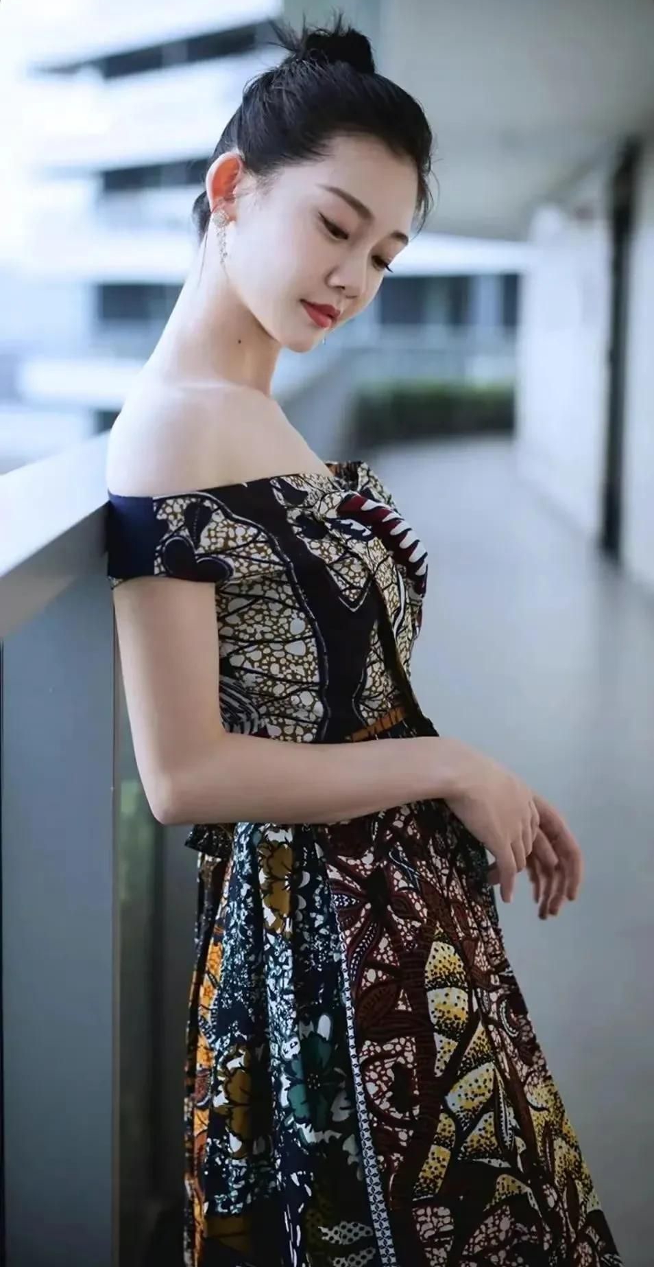 苗苗:长相甜美,清纯靓丽,惊艳迷人!__财经头条