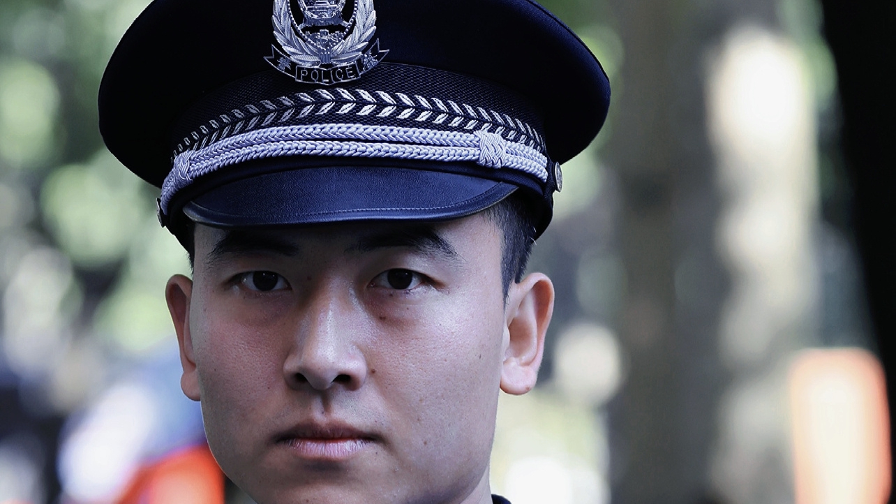 曾把明星们给练怕的王威班长退伍后又有了新身份首次出演警察