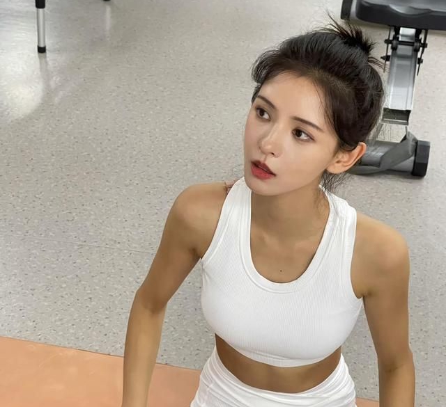 张予曦健身照,魅力可人!_高清图集_新浪网