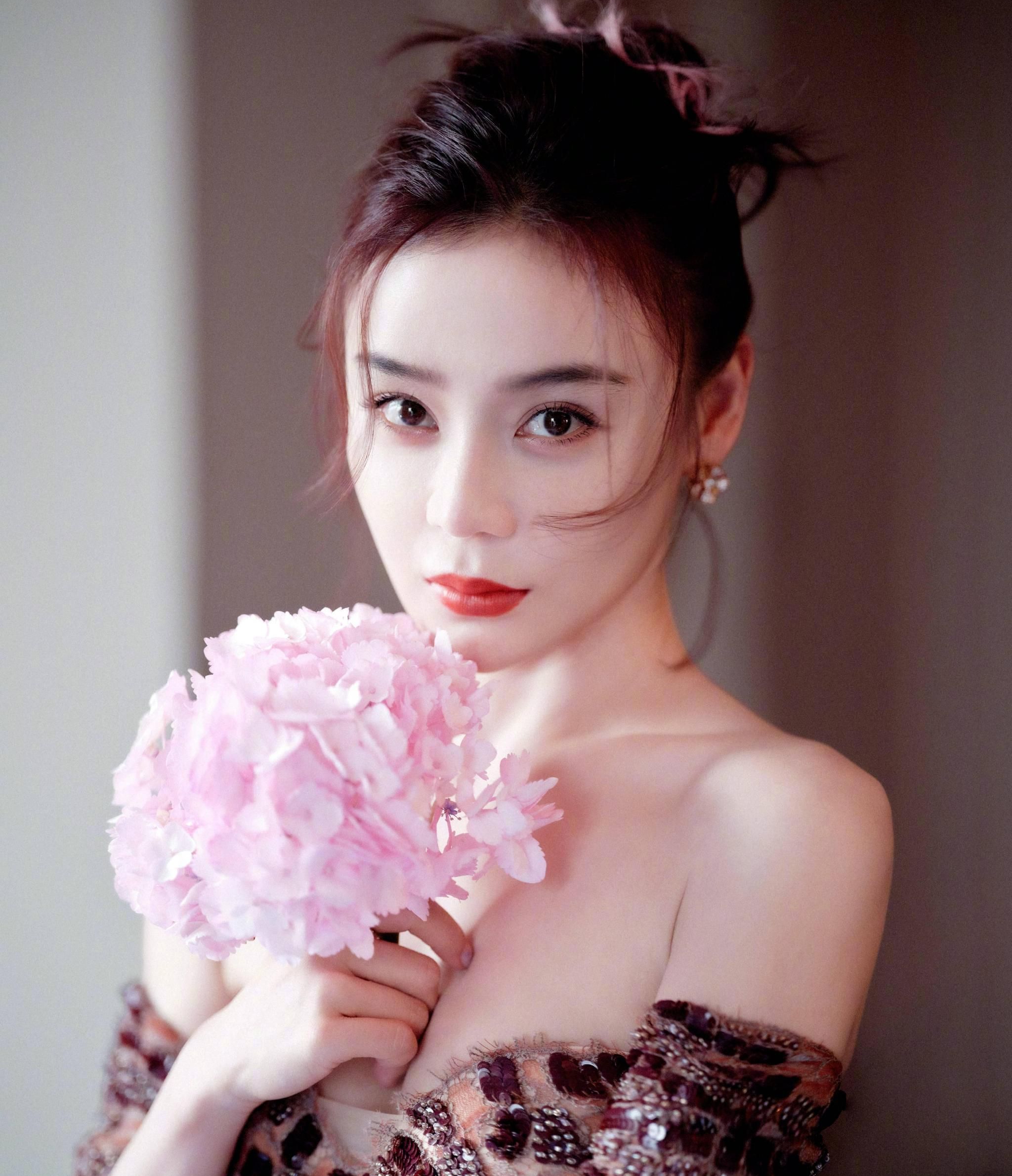 袁姗姗白皙皮肤,清纯甜美,楚楚动人!