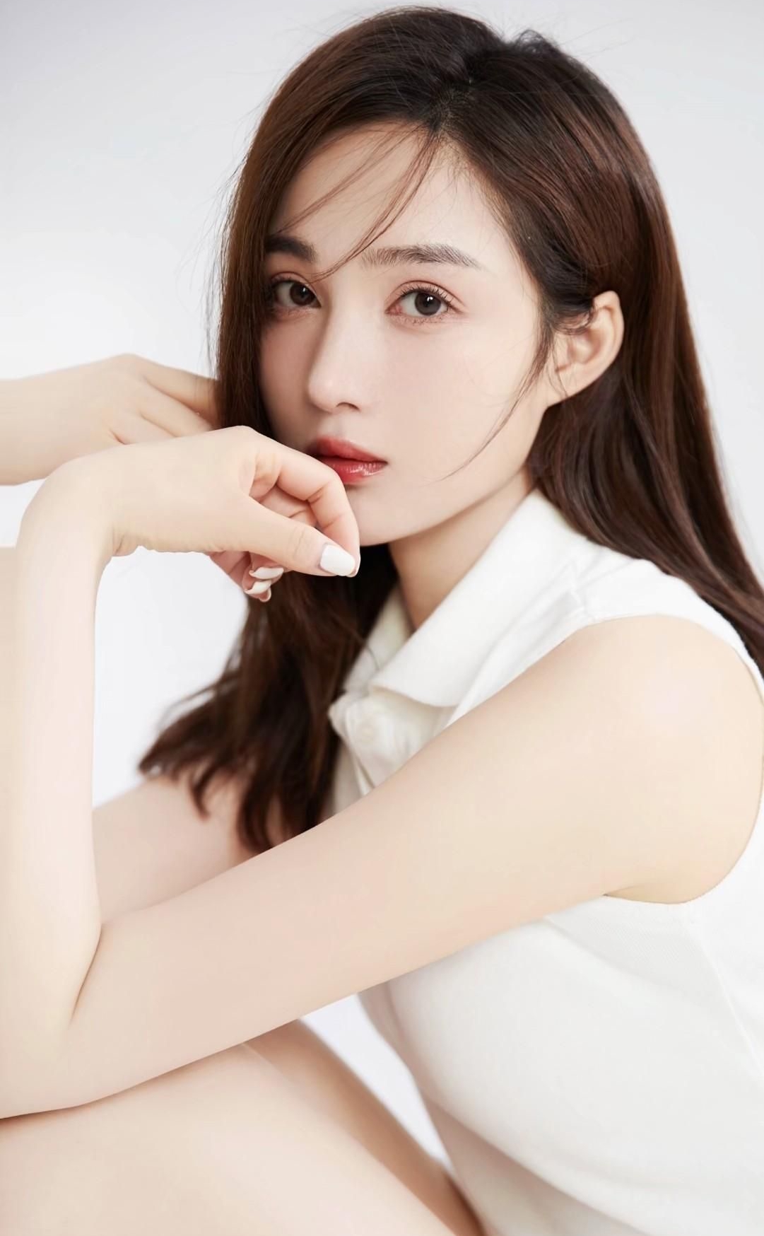 孙嘉璐高清俏丽美照,楚楚动人!__财经头条