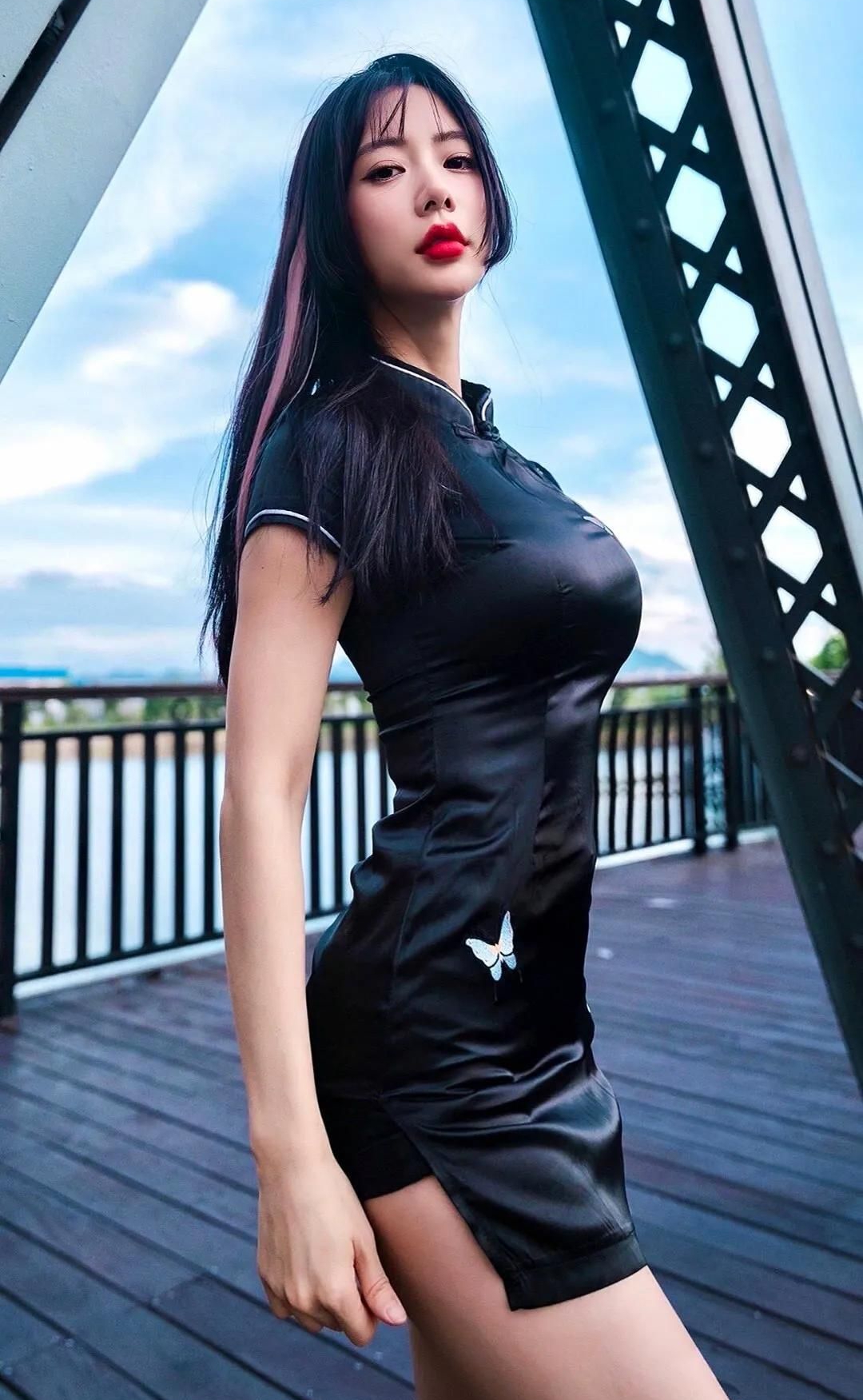 克拉拉粉嫩佳人惊艳写真,优雅迷人!