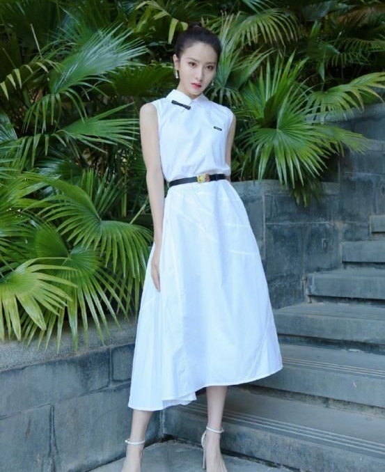 赖雨濛写真照:时尚俏丽,美艳动人!