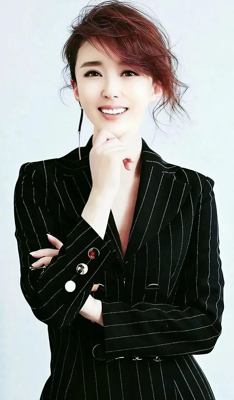 颜丹晨端庄优雅恬静写真时尚俏丽