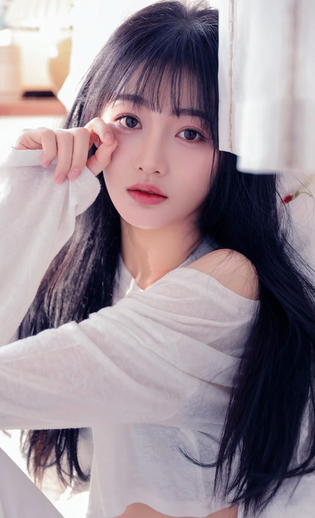 虞书欣嫩佳人绚丽写真优雅迷人